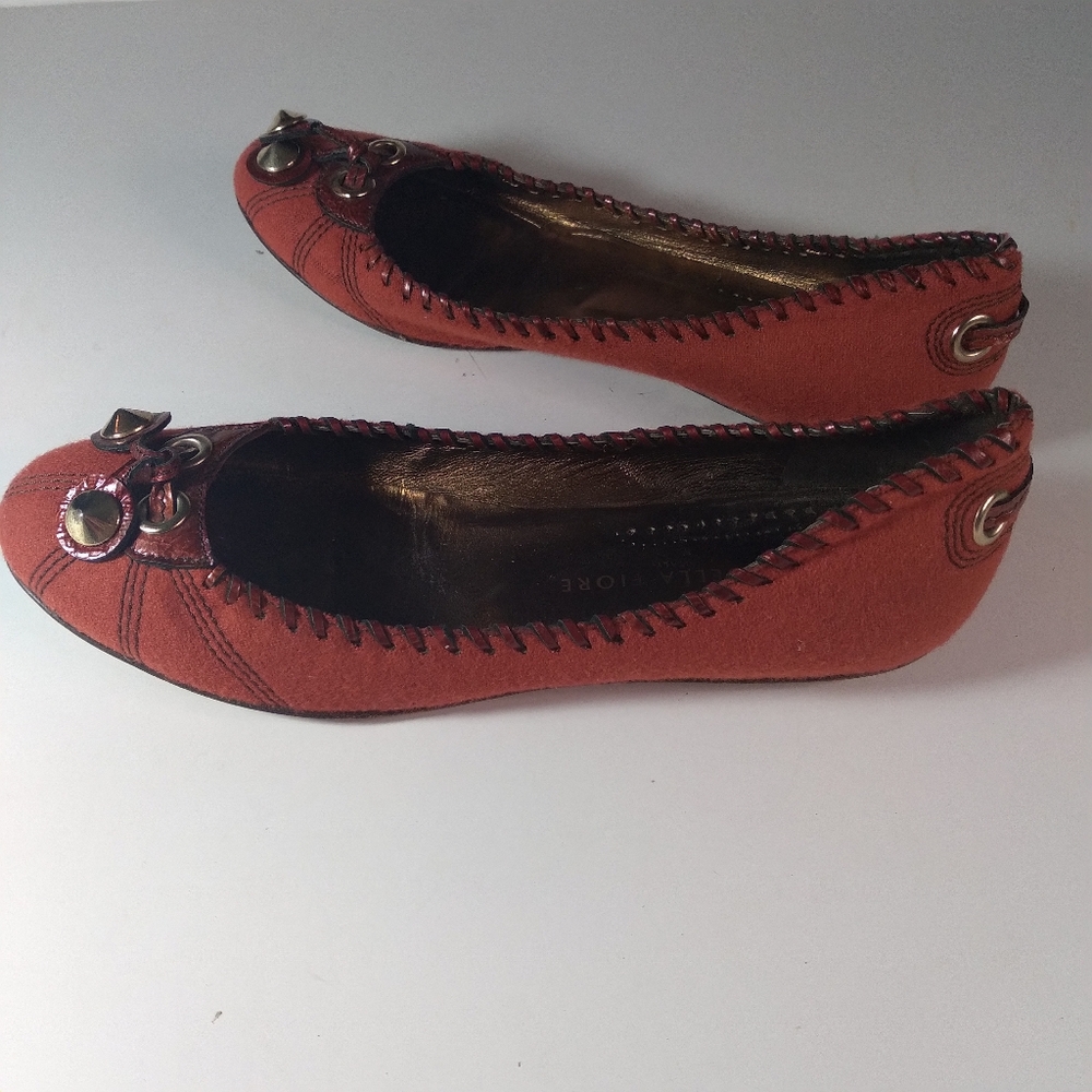 Isabella Fiore rust color felt flats size 8.5M made in Italy.